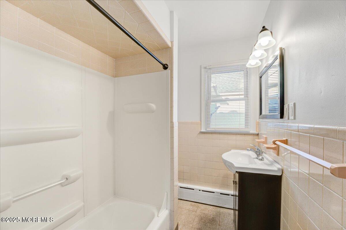 1 Gaston Avenue, Unit UPSTAIRS Raritan, NJ 08869 - Photo 9 of 13 12-Unit 2