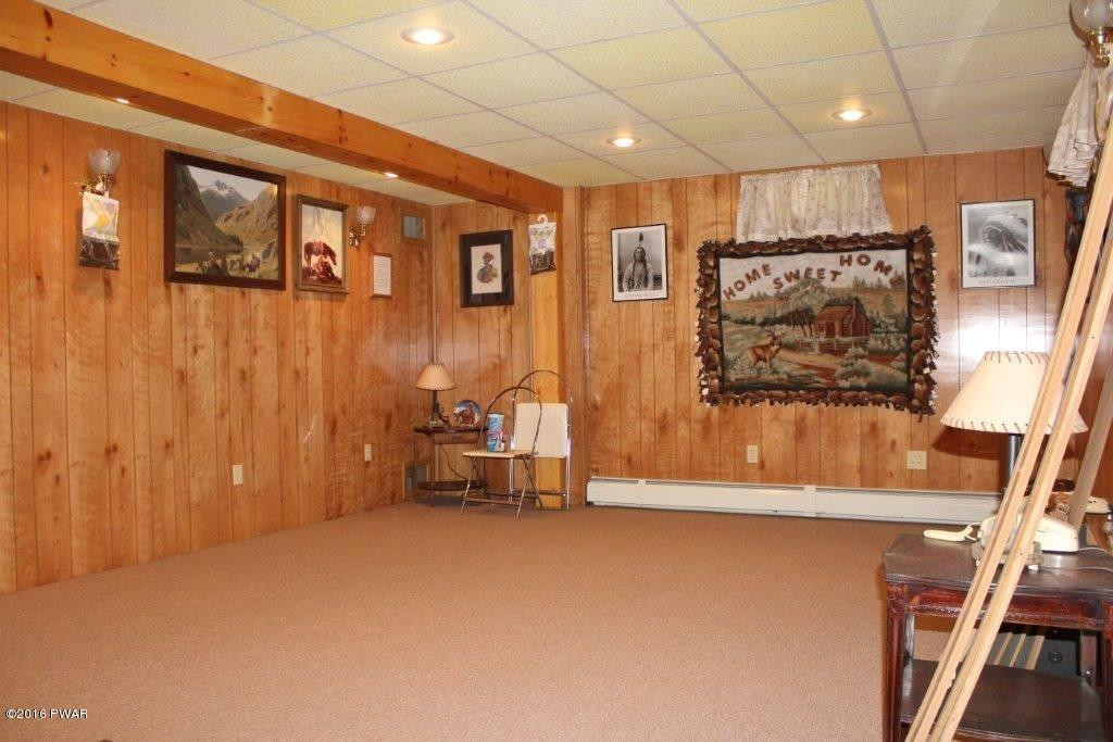 293 Deer Run Road Hawley, PA 18428 - Photo 18 of 24 17-Family room