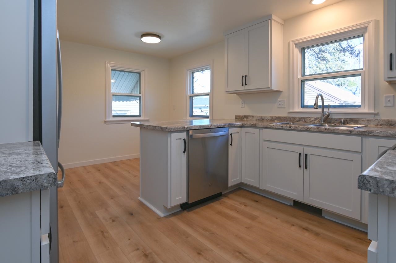 1908 Columbus Street Manitowoc, WI 54220 - Photo 11 of 50