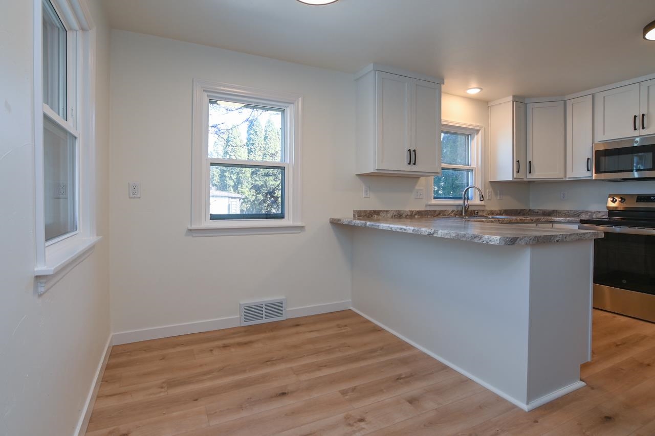 1908 Columbus Street Manitowoc, WI 54220 - Photo 20 of 50