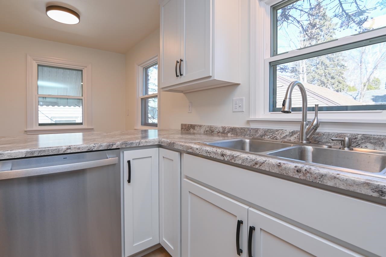 1908 Columbus Street Manitowoc, WI 54220 - Photo 22 of 50