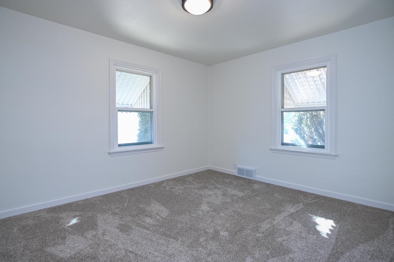 1908 Columbus Street Manitowoc, WI 54220 - Photo 32 of 50