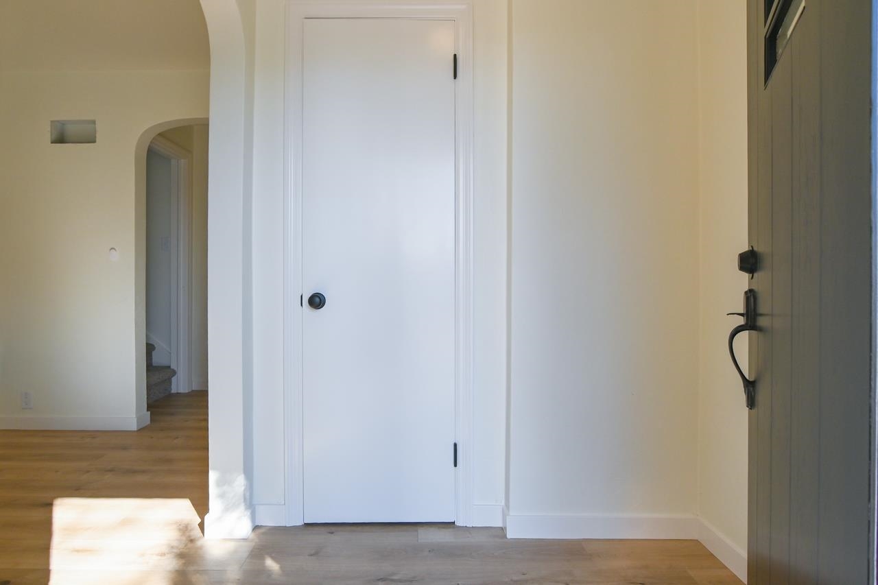 1908 Columbus Street Manitowoc, WI 54220 - Photo 4 of 50