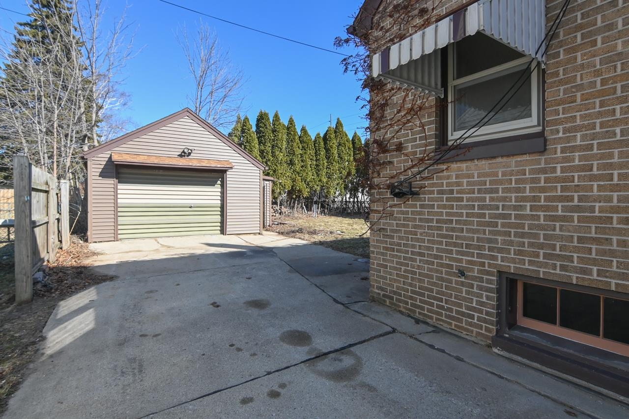 1908 Columbus Street Manitowoc, WI 54220 - Photo 42 of 50