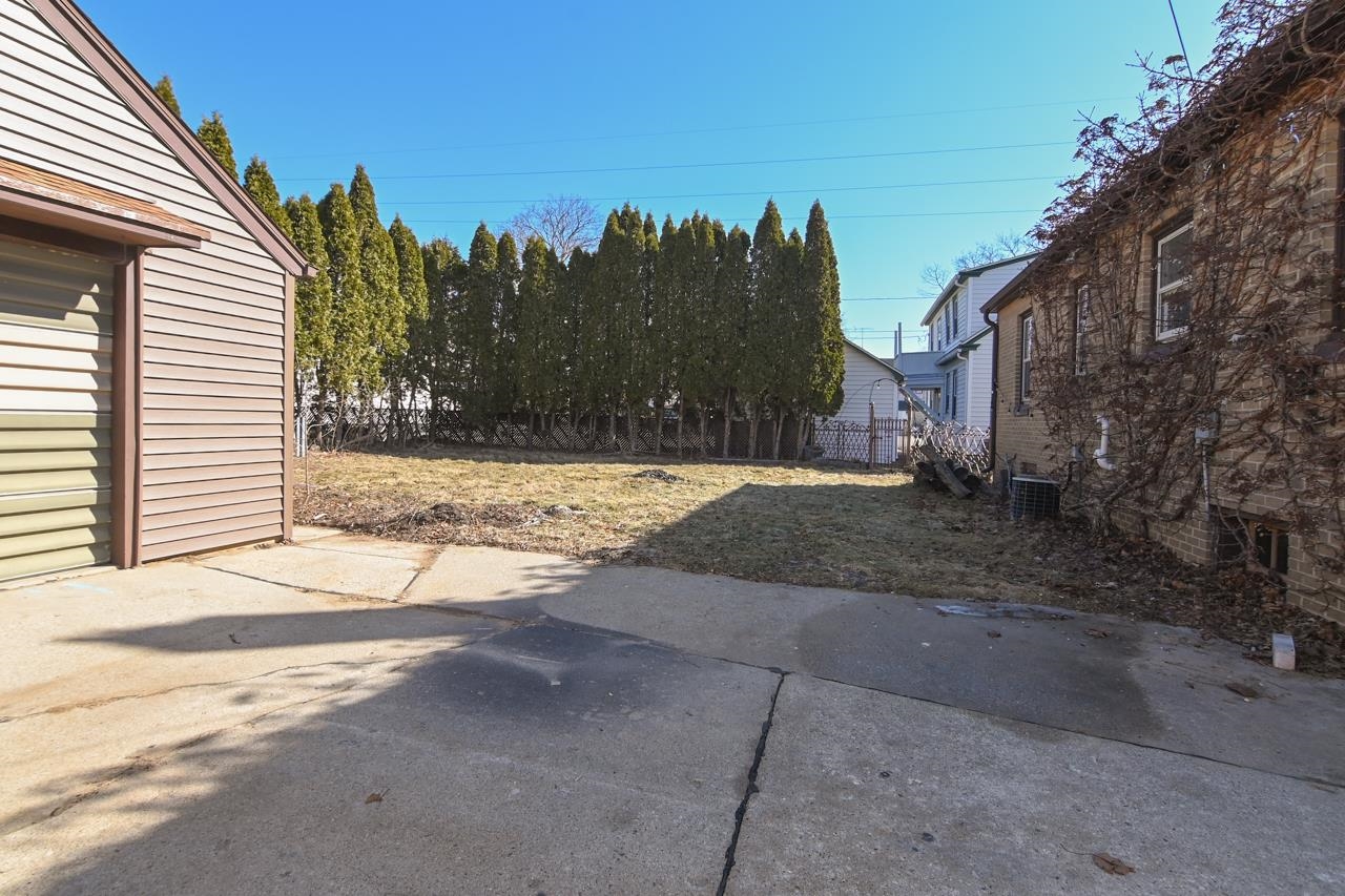 1908 Columbus Street Manitowoc, WI 54220 - Photo 43 of 50