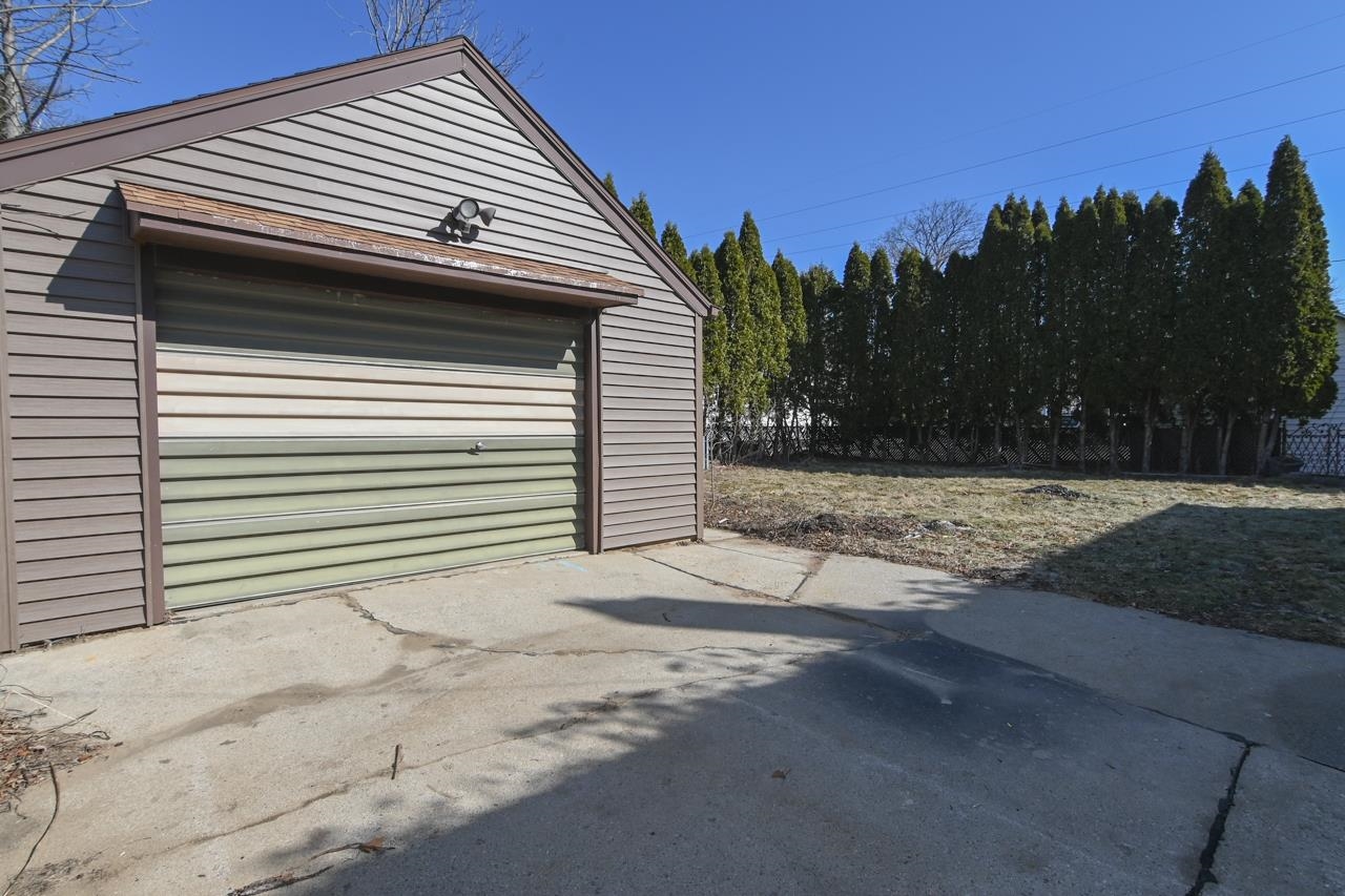 1908 Columbus Street Manitowoc, WI 54220 - Photo 44 of 50