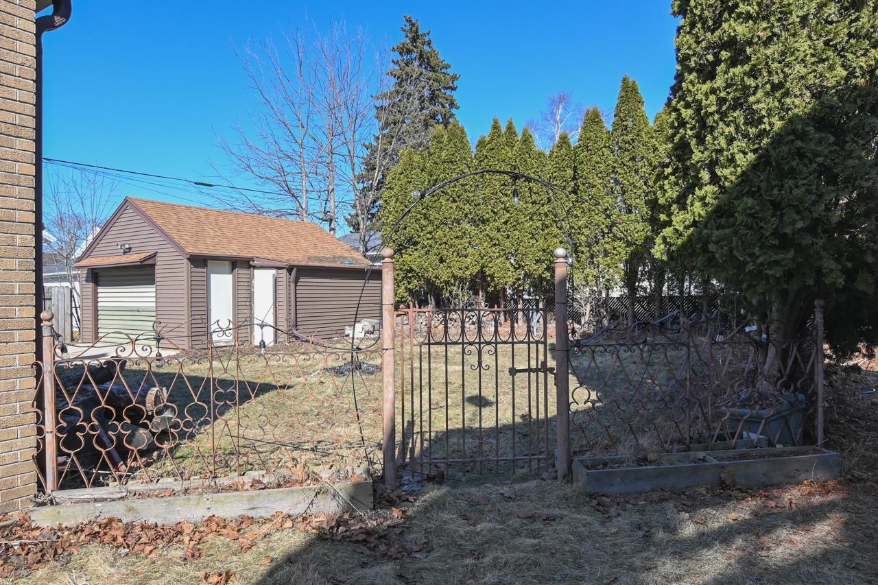 1908 Columbus Street Manitowoc, WI 54220 - Photo 49 of 50