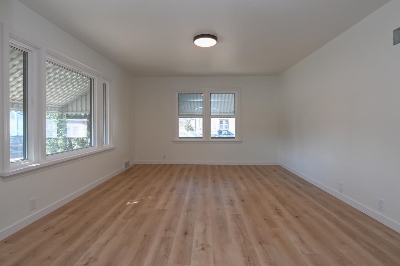 1908 Columbus Street Manitowoc, WI 54220 - Photo 5 of 50