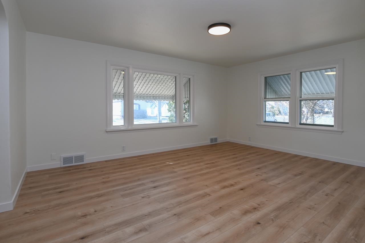 1908 Columbus Street Manitowoc, WI 54220 - Photo 8 of 50