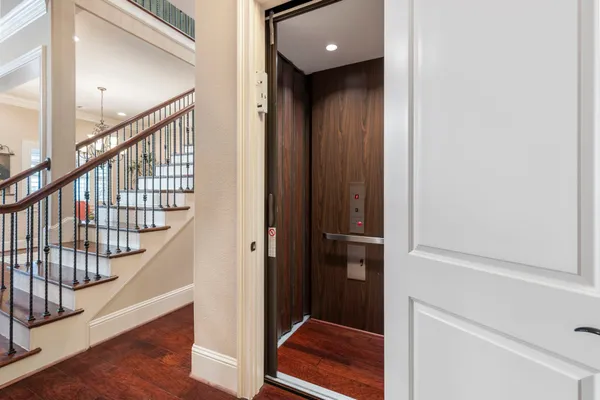 $1,199,000 | 108 McGoey Circle, Shenandoah, TX 77384