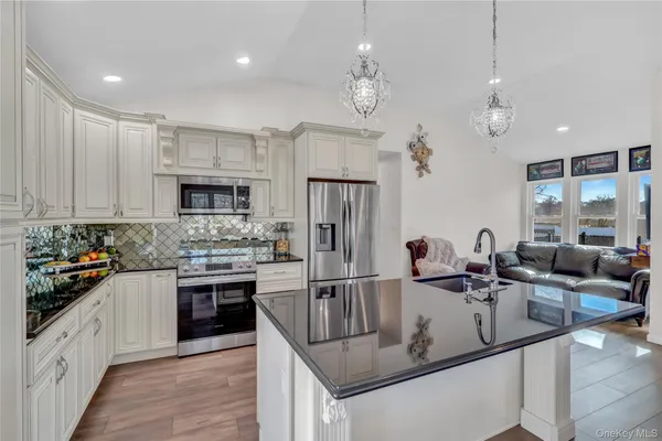 $615,000 | 36 Studley Street, Brentwood, NY 11717