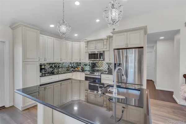 $615,000 | 36 Studley Street, Brentwood, NY 11717