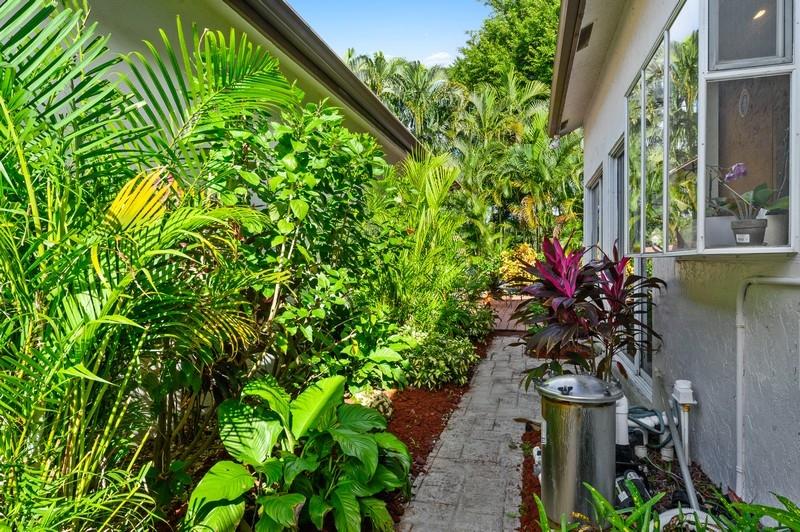 5487 Northwest 20th Avenue Boca Raton, FL 33496 - Photo 15 of 27 Side Yard