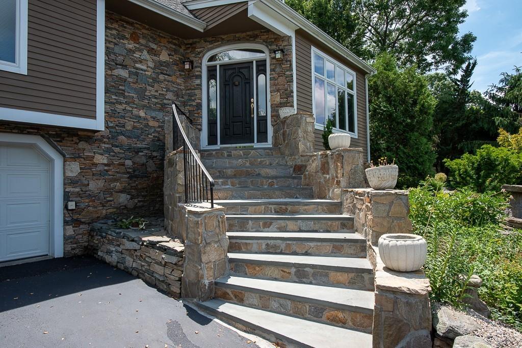 71 Highland View Drive Sutton, MA 01590 - Photo 4 of 32 Gallery Image 4