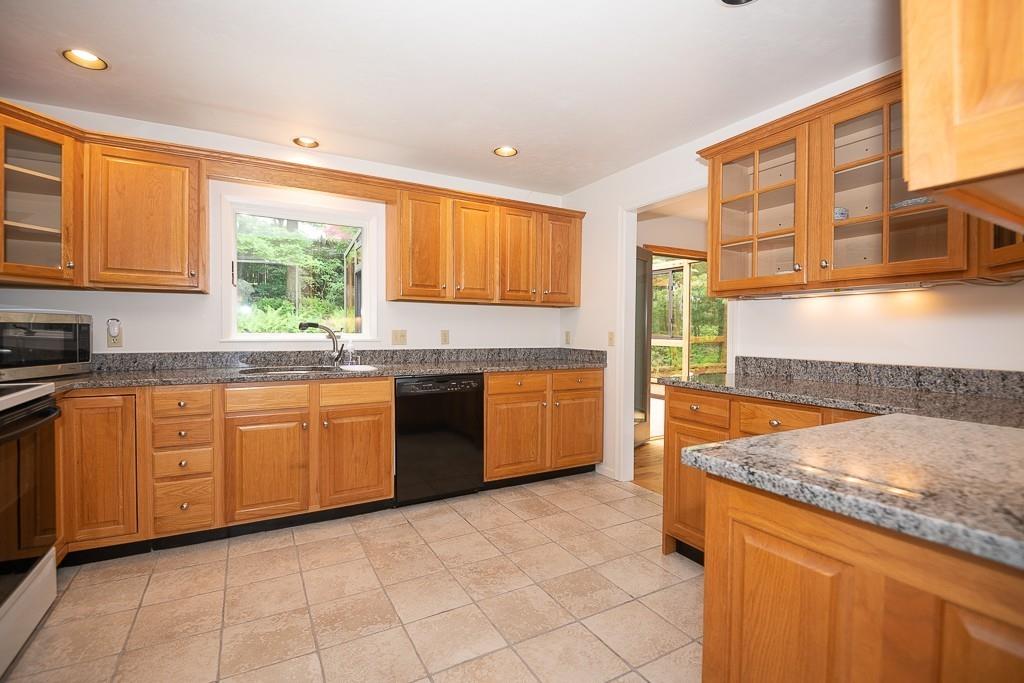 71 Highland View Drive Sutton, MA 01590 - Photo 7 of 32 Gallery Image 7