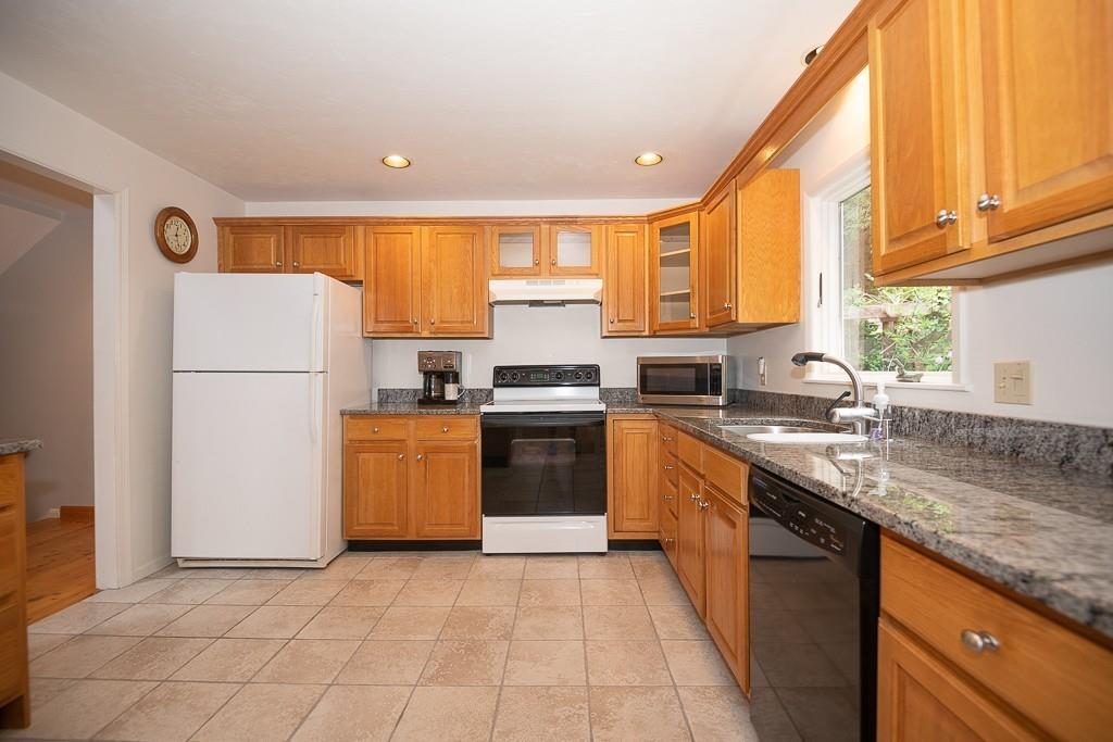 71 Highland View Drive Sutton, MA 01590 - Photo 8 of 32 Gallery Image 8