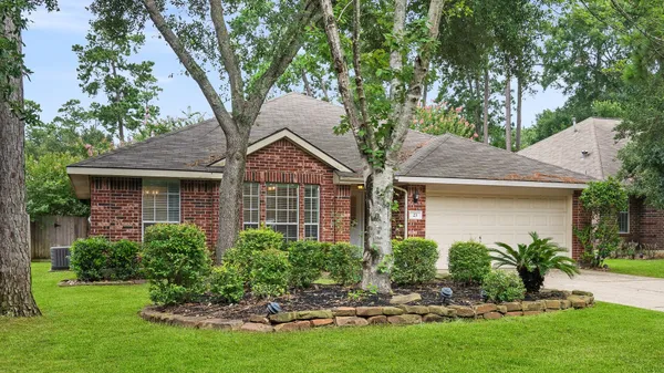 $2,350 | 23 Teakwood Place, The Woodlands, TX 77384