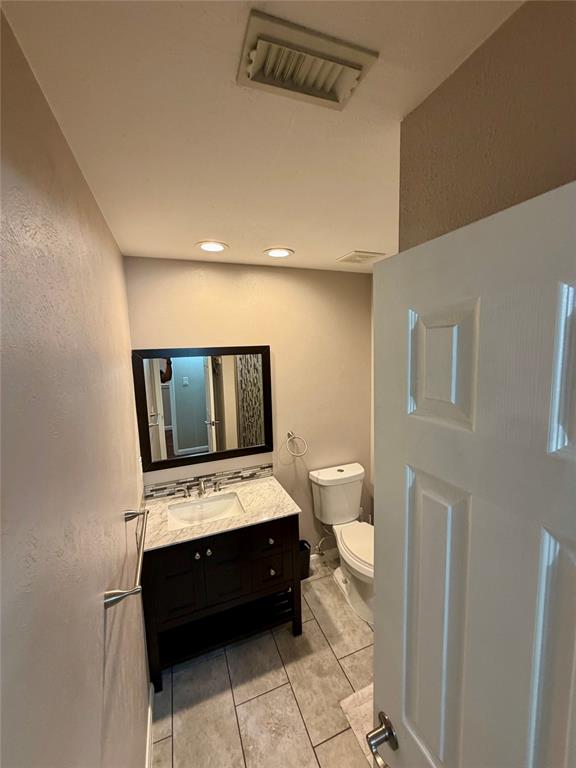 5100 Verde Valley Lane, Unit 234 Dallas, TX 75254 - Photo 13 of 15 2nd Bath