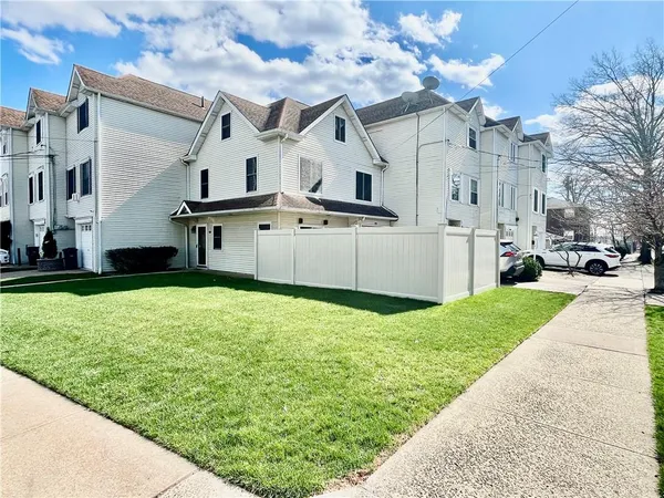 $658,888 | 200 Dongan Hills Avenue | Dongan Hills