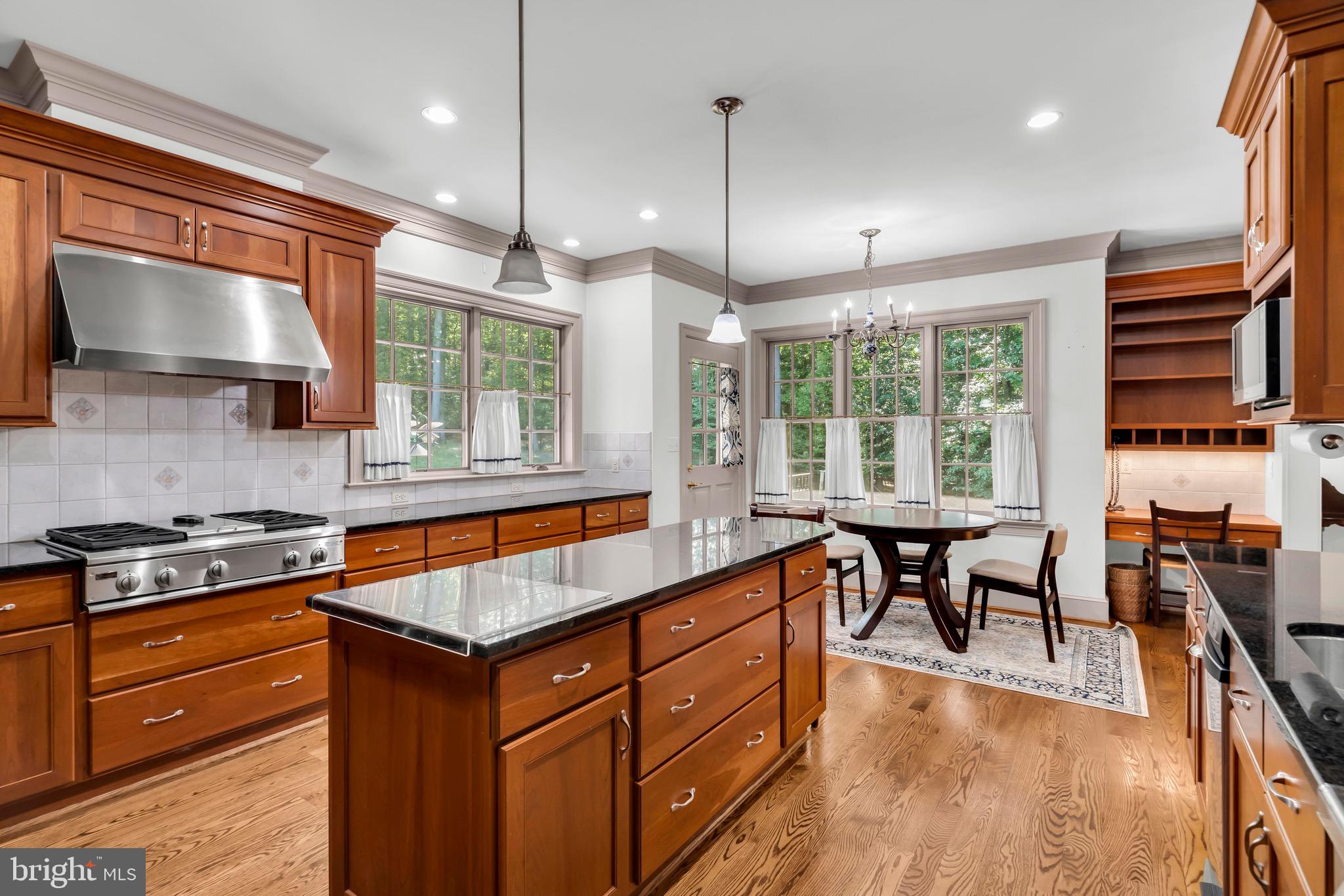 11036 Popes Head Road Fairfax, VA 22030 - Photo 12 of 49