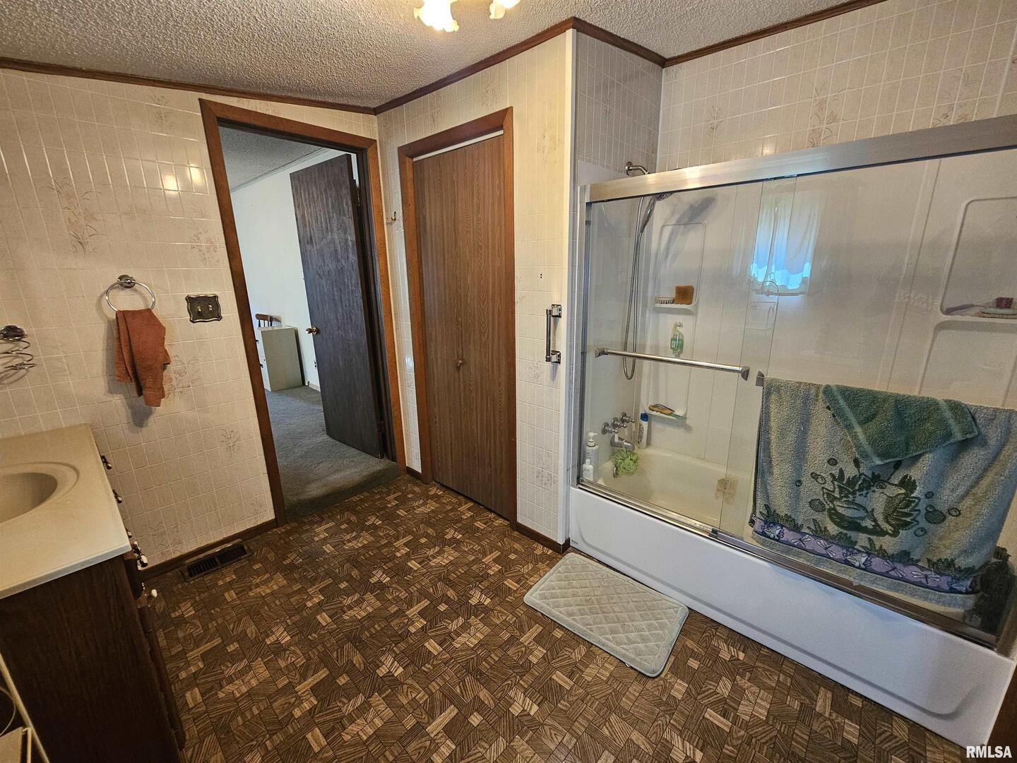 4864 Boaz Road Grand Chain, IL 62941 - Photo 23 of 32 a bathroom with a tub and shower