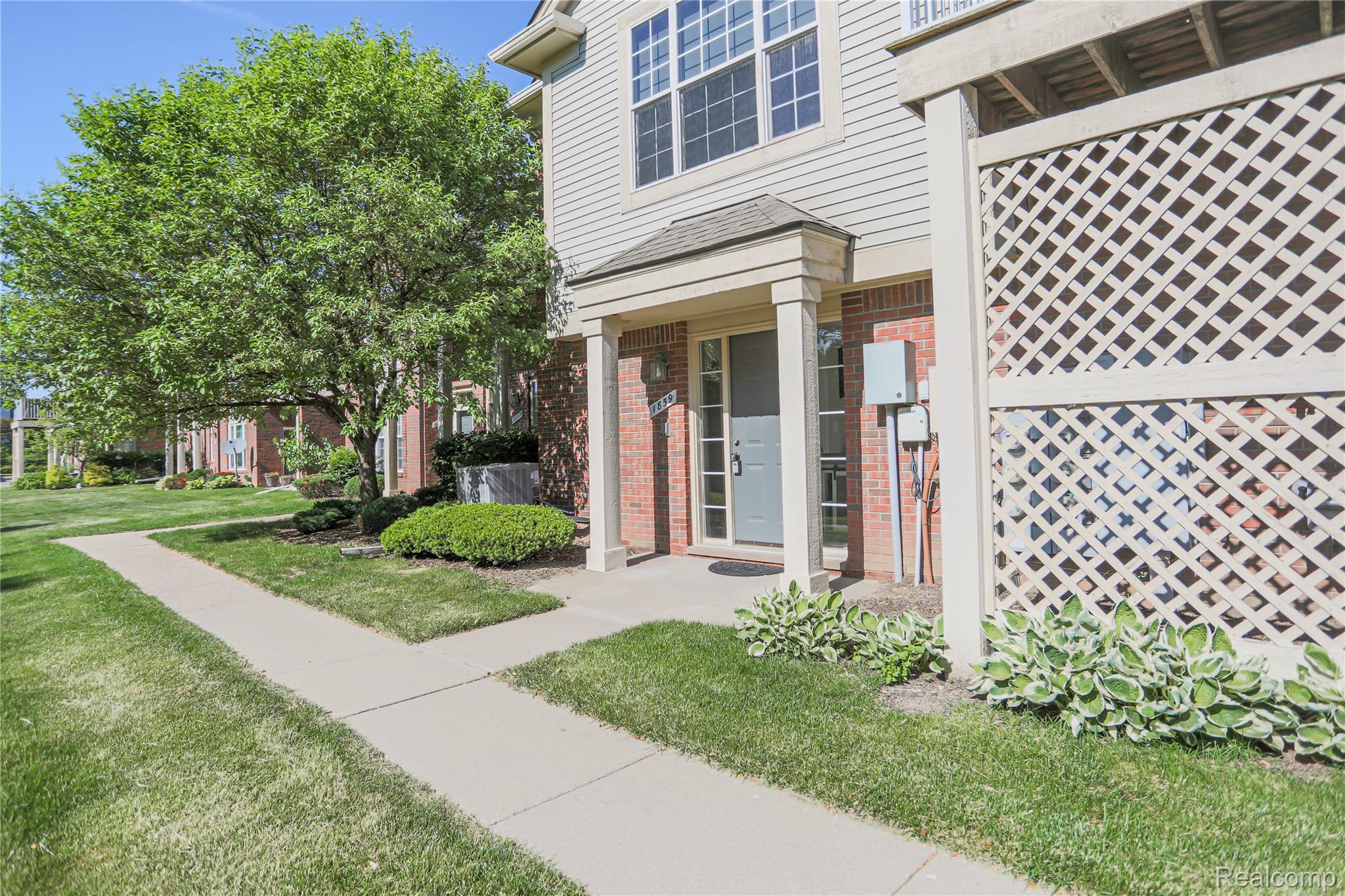 1859 Flagstone Circle Rochester, MI 48307 - Photo 3 of 49 flagstone-4.jpg