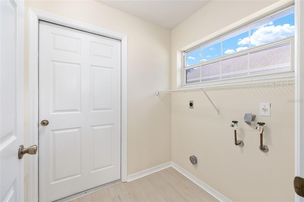 17549 Southeast 115th Terrace Road Summerfield, FL 34491 - Photo 40 of 56 a bathroom with a shower