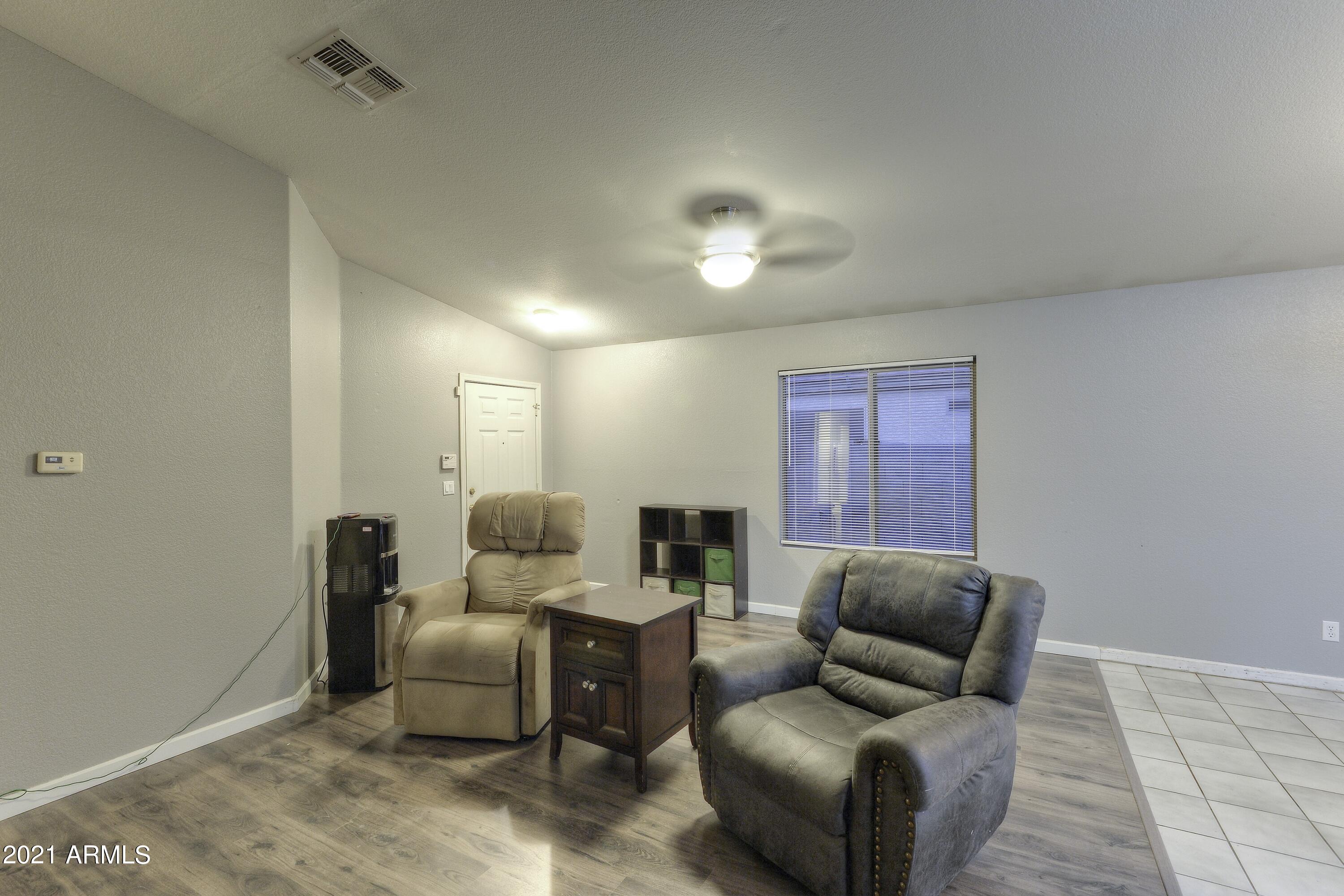 8757 West Griswold Road Peoria, AZ 85345 - Photo 3 of 20 Living