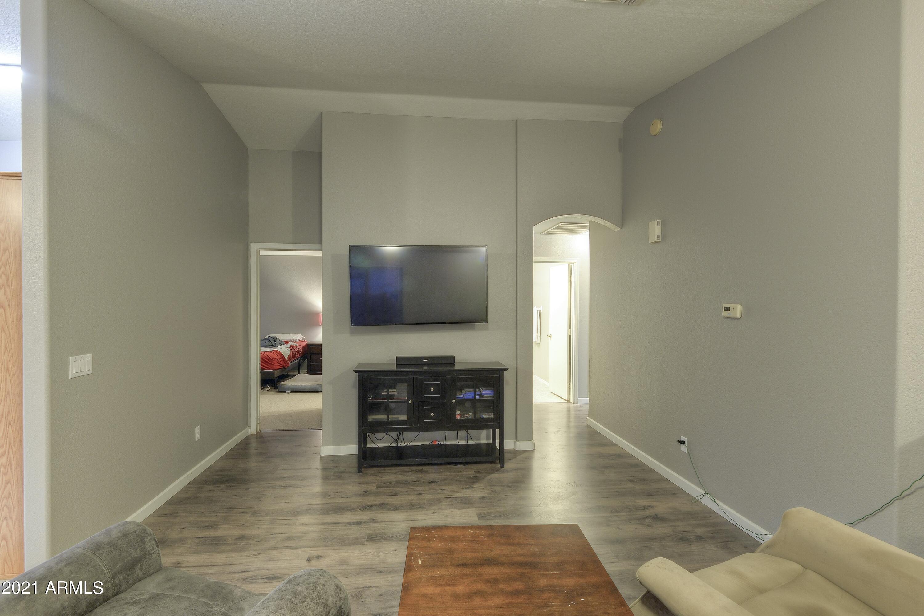 8757 West Griswold Road Peoria, AZ 85345 - Photo 4 of 20 Living