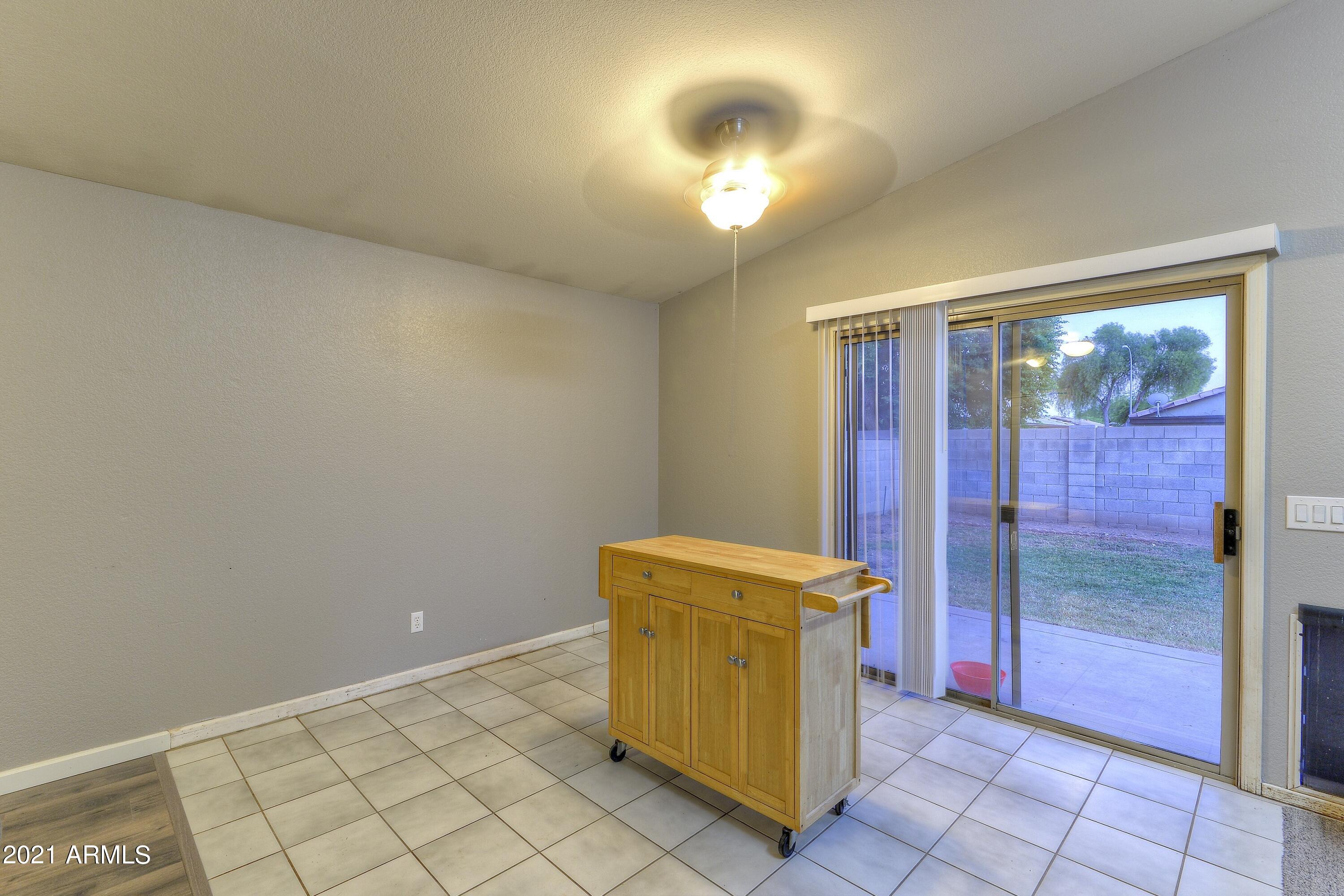8757 West Griswold Road Peoria, AZ 85345 - Photo 6 of 20 Dining