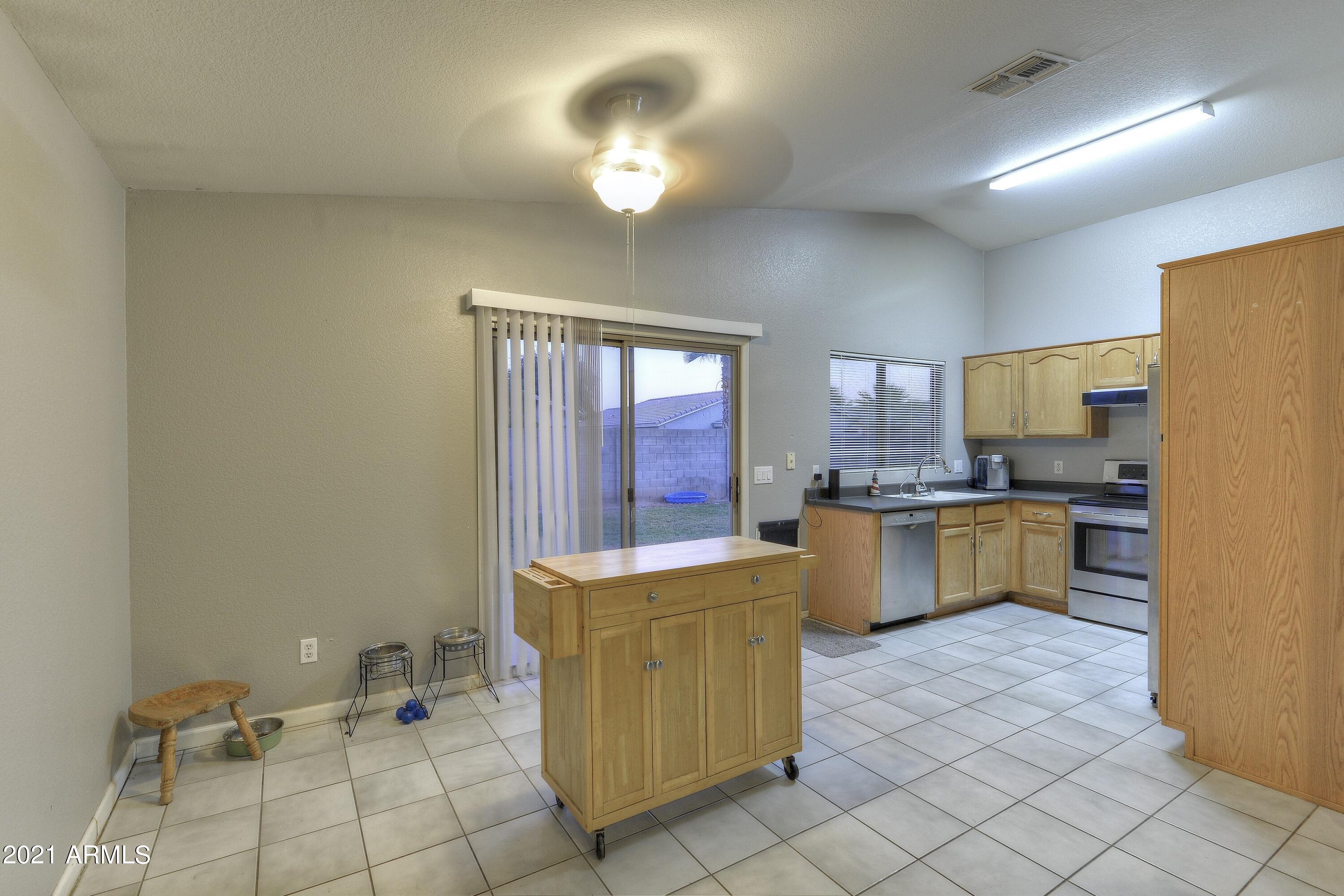 8757 West Griswold Road Peoria, AZ 85345 - Photo 7 of 20 KitchenDining