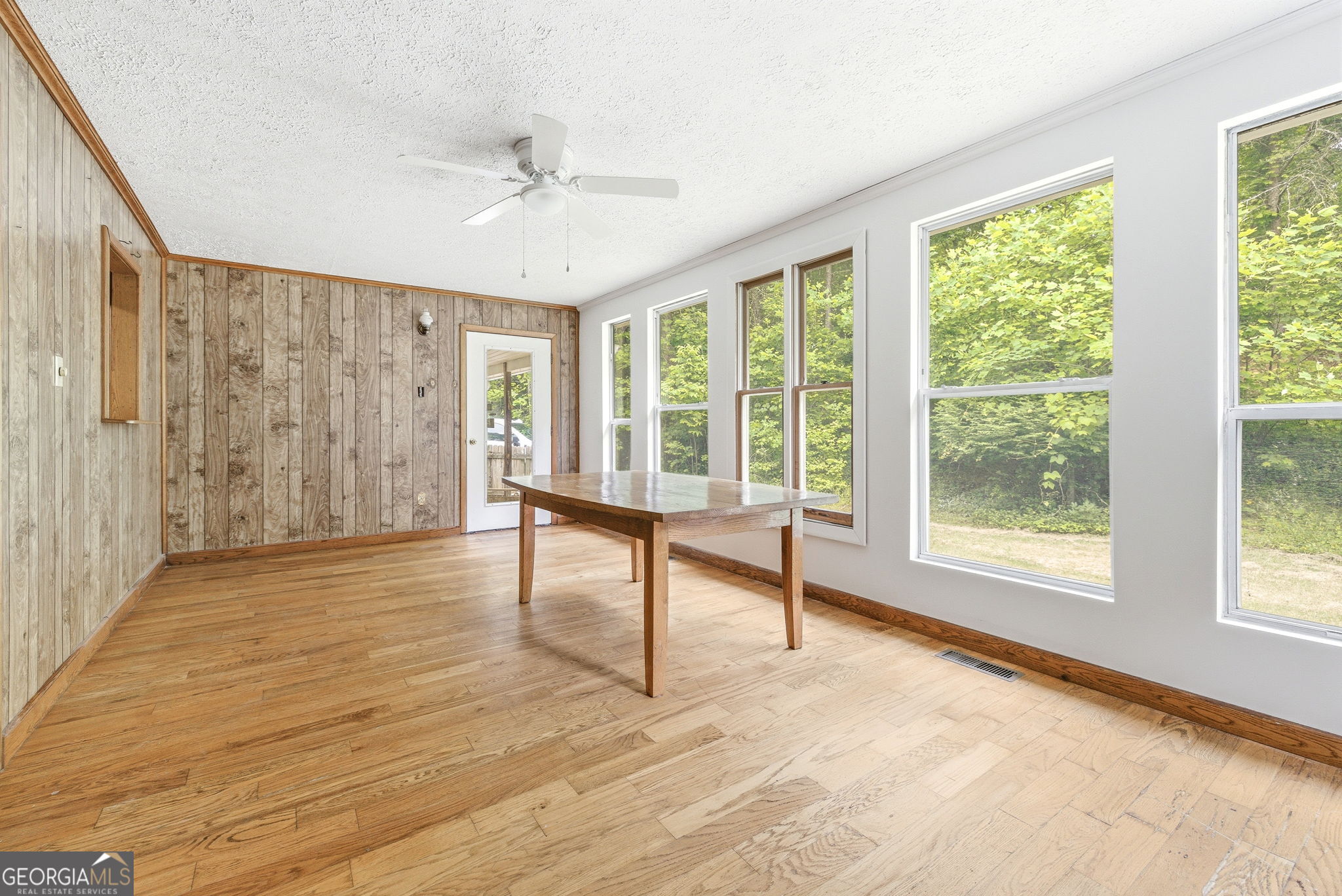 210 Kentucky Street Demorest, GA 30535 - Photo 14 of 30 a view of an empty room with a window