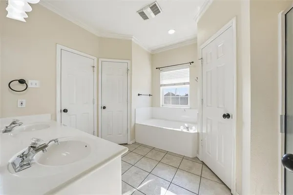 $335,000 | 217 Keswick Drive, Hewitt, TX 76643