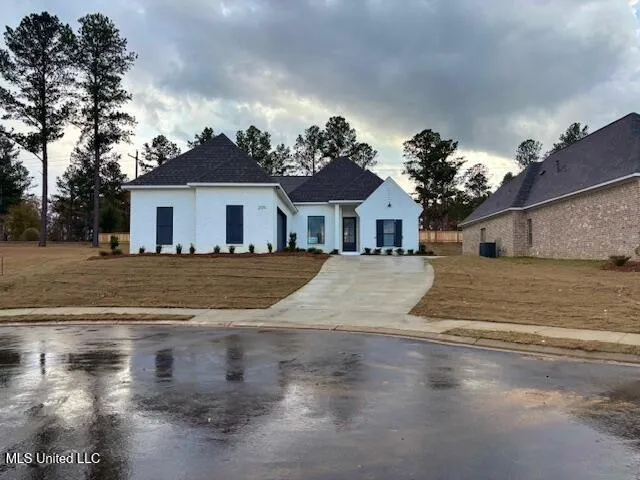 $385,000 | 209 Lake Crest Drive, Madison, MS 39110