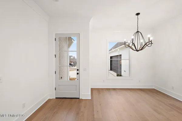 $377,500 | 209 Lake Crest Drive, Madison, MS 39110