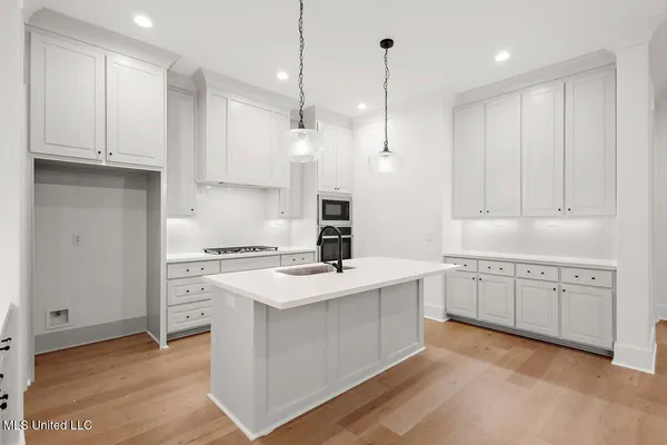 $377,500 | 209 Lake Crest Drive, Madison, MS 39110