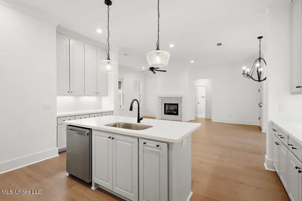 $377,500 | 209 Lake Crest Drive, Madison, MS 39110