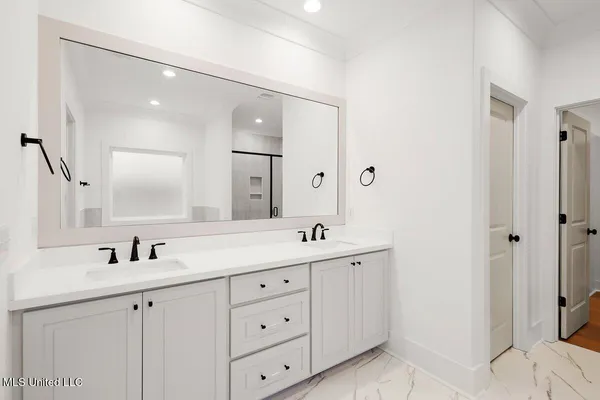 $377,500 | 209 Lake Crest Drive, Madison, MS 39110