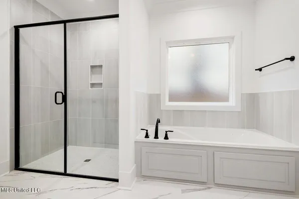 $377,500 | 209 Lake Crest Drive, Madison, MS 39110