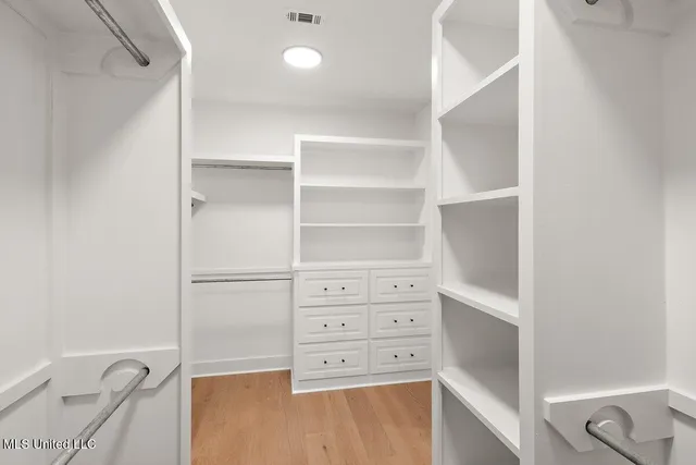 $385,000 | 209 Lake Crest Drive, Madison, MS 39110