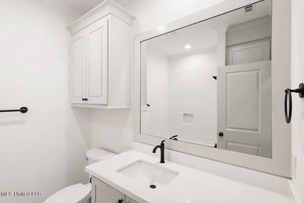 $377,500 | 209 Lake Crest Drive, Madison, MS 39110