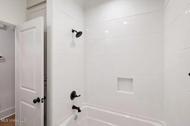 $385,000 | 209 Lake Crest Drive, Madison, MS 39110