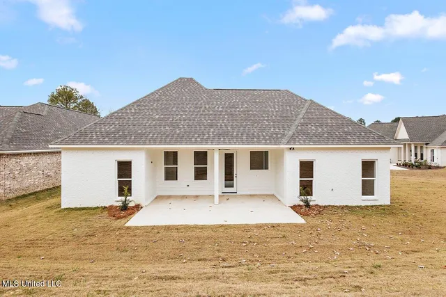 $385,000 | 209 Lake Crest Drive, Madison, MS 39110