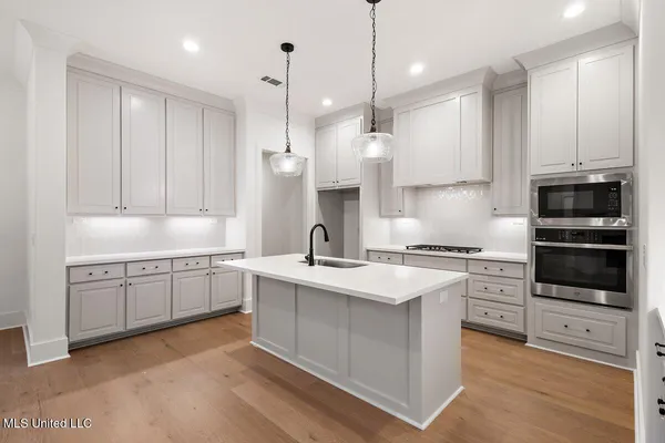 $377,500 | 209 Lake Crest Drive, Madison, MS 39110