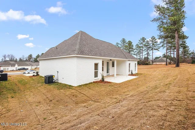 $385,000 | 209 Lake Crest Drive, Madison, MS 39110