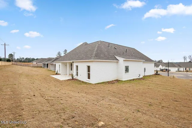 $385,000 | 209 Lake Crest Drive, Madison, MS 39110