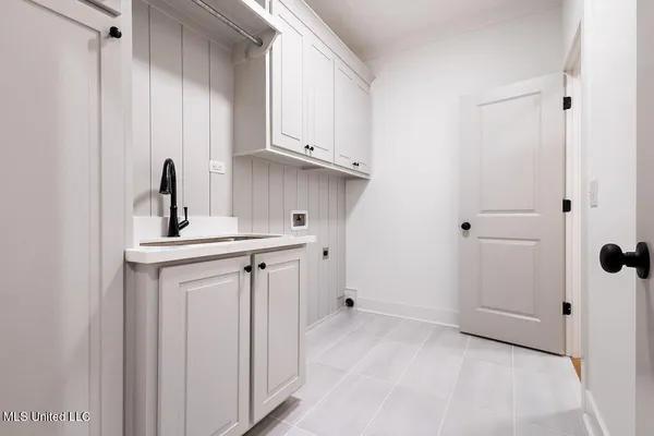 $377,500 | 209 Lake Crest Drive, Madison, MS 39110