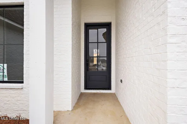 $377,500 | 209 Lake Crest Drive, Madison, MS 39110