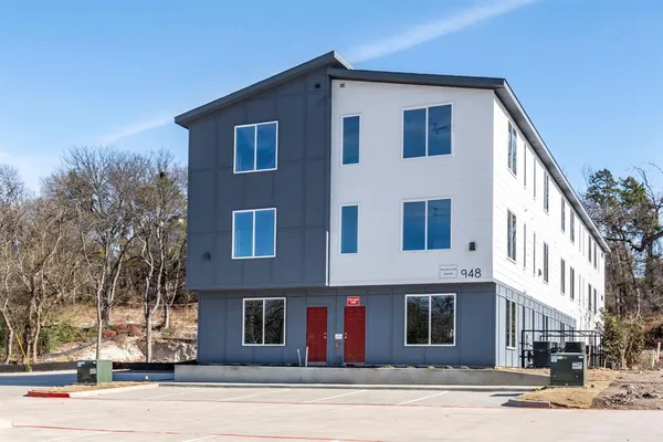 $1,550 | 948 South Corinth St Road, Unit 15, Dallas, TX 75215