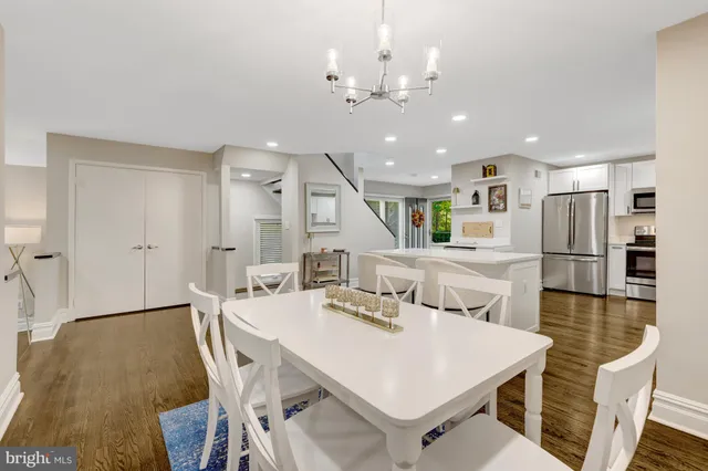 $1,000,000 | 11110 Lakespray Way, Reston, VA 20191